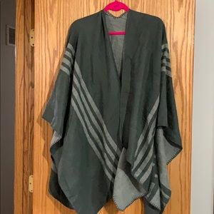 BB Dakota Reversible Poncho